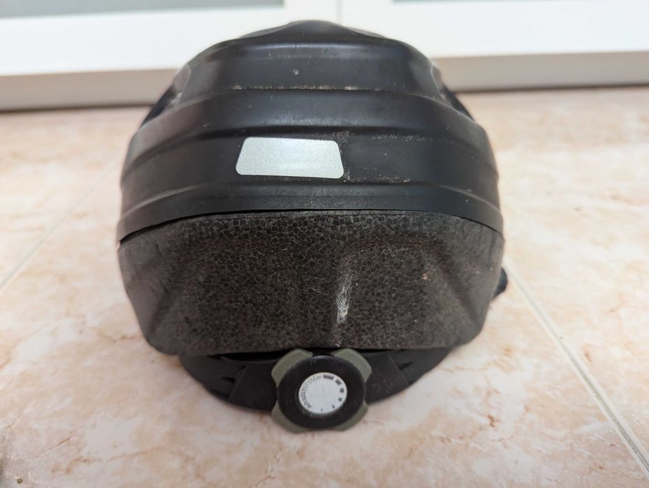 Capacete de bicicleta e bomba manual