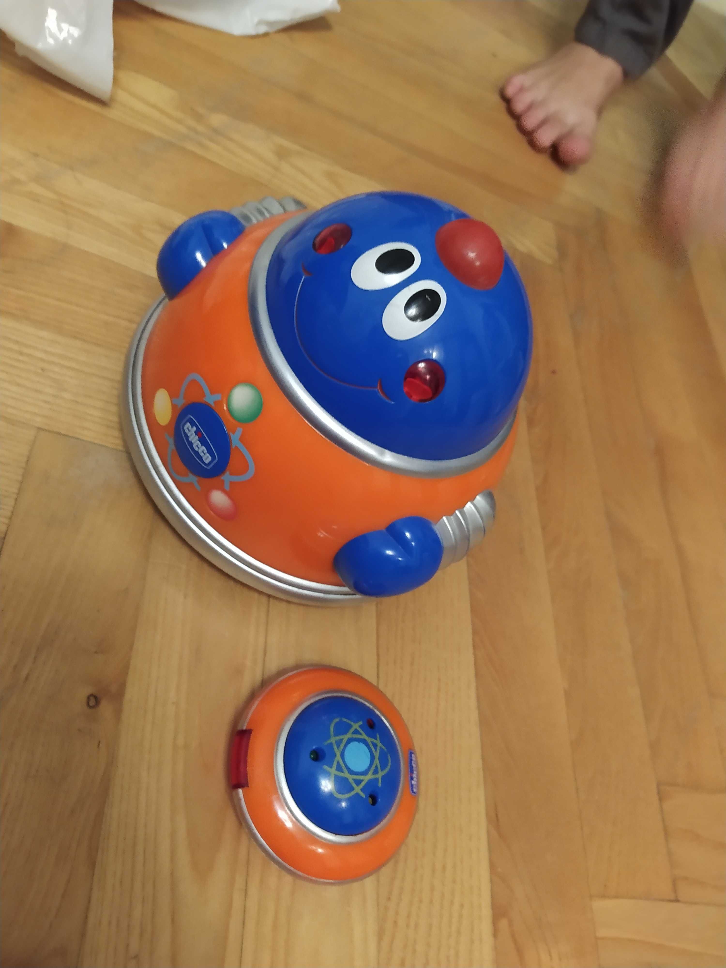 Іграшки інтерактивні музичні mothercare Chicco робот потяг баоабан
