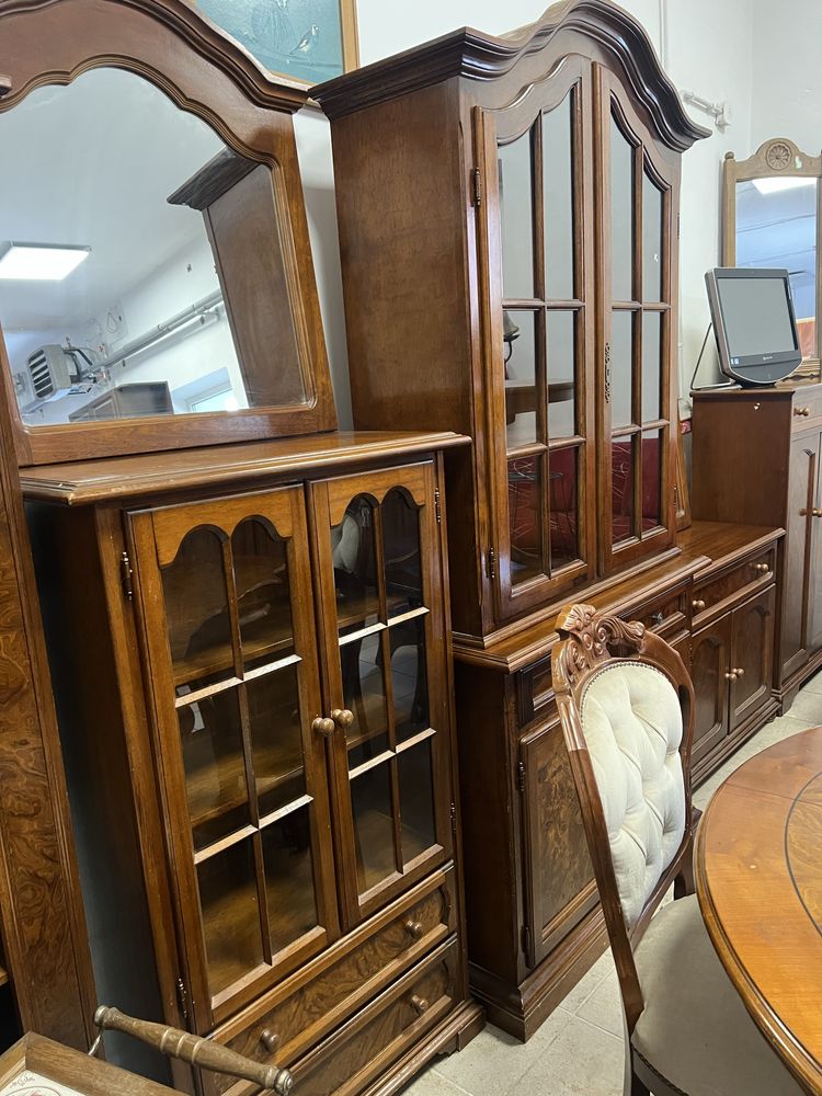 Komplet mebli stylowych do salonu, stół , witryna, komoda