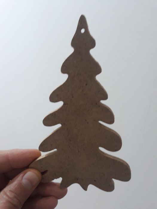 Ялинка з дерева та паперова