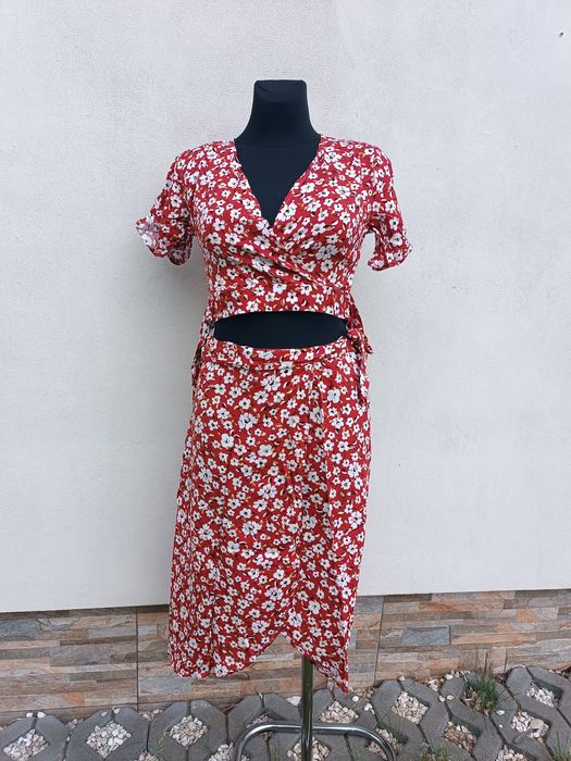 Komplet top + spódnica czerwona w kwiaty S