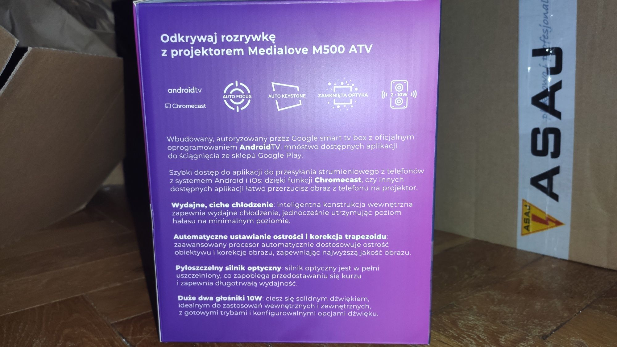 Projektor medialove m500 z AndroidTV, Google Play, Google Asystent.