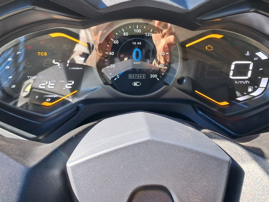 Kymco AK550cc Premium - maio 2023- Faro