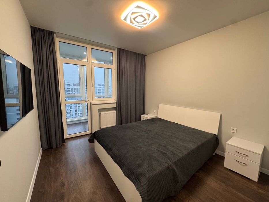 Чудова 1-кімнатна квартира в ЖК Лебединий, метро Харківська 2 хвилини