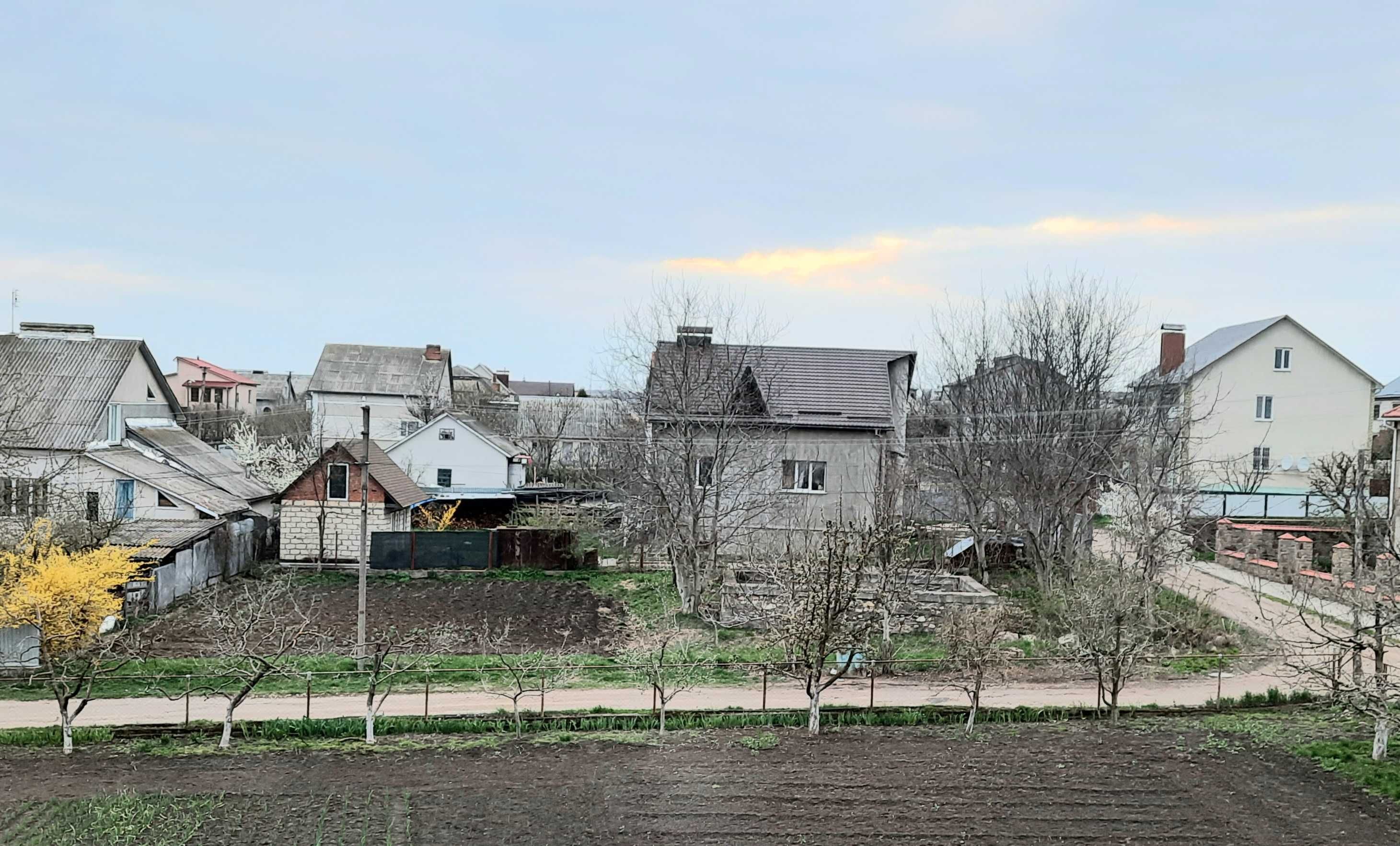 Продається приватизована земельна ділянка з розпочатим будівництвом