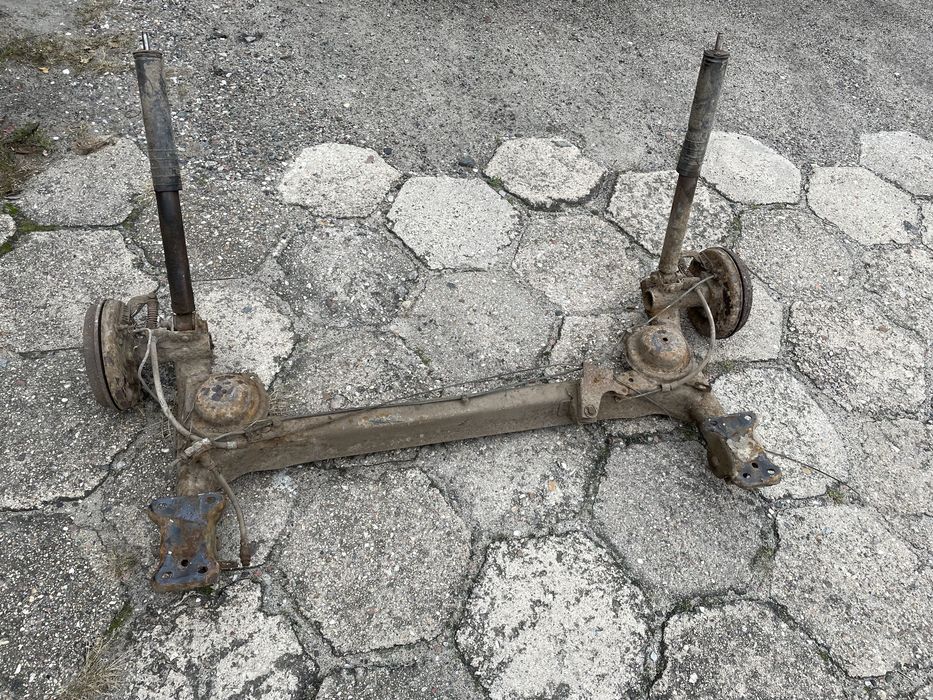 Fiat Uno belka tył tylna oś