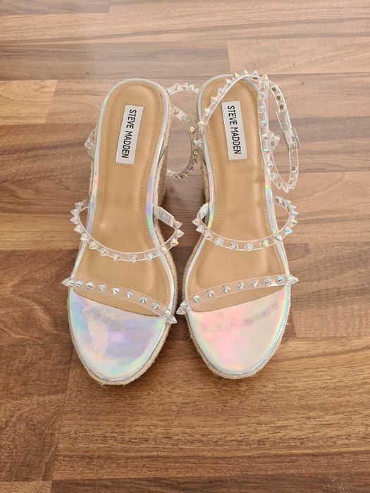 Sandały Steve Madden na koturnie z ćwiekami eleganckie świecące roz 39