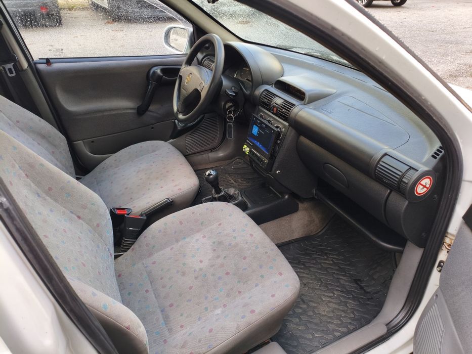 Opel Corsa B 4 portas