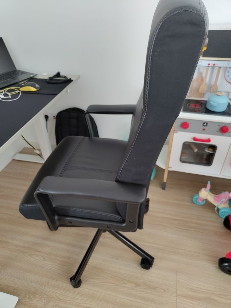 Cadeira escritório MILLBERGET preta