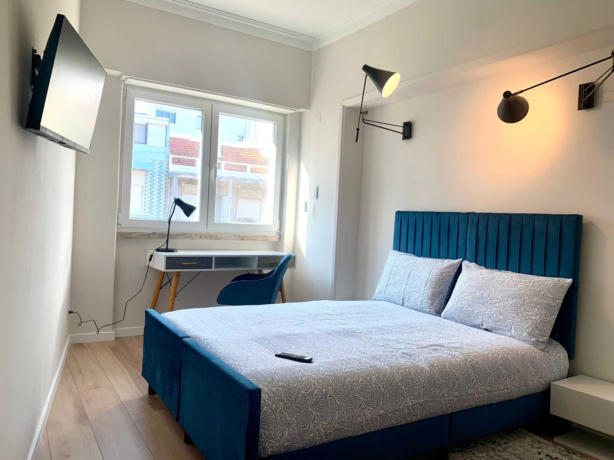 Quarto com varanda - Menina Estudante - Cidade Universitária