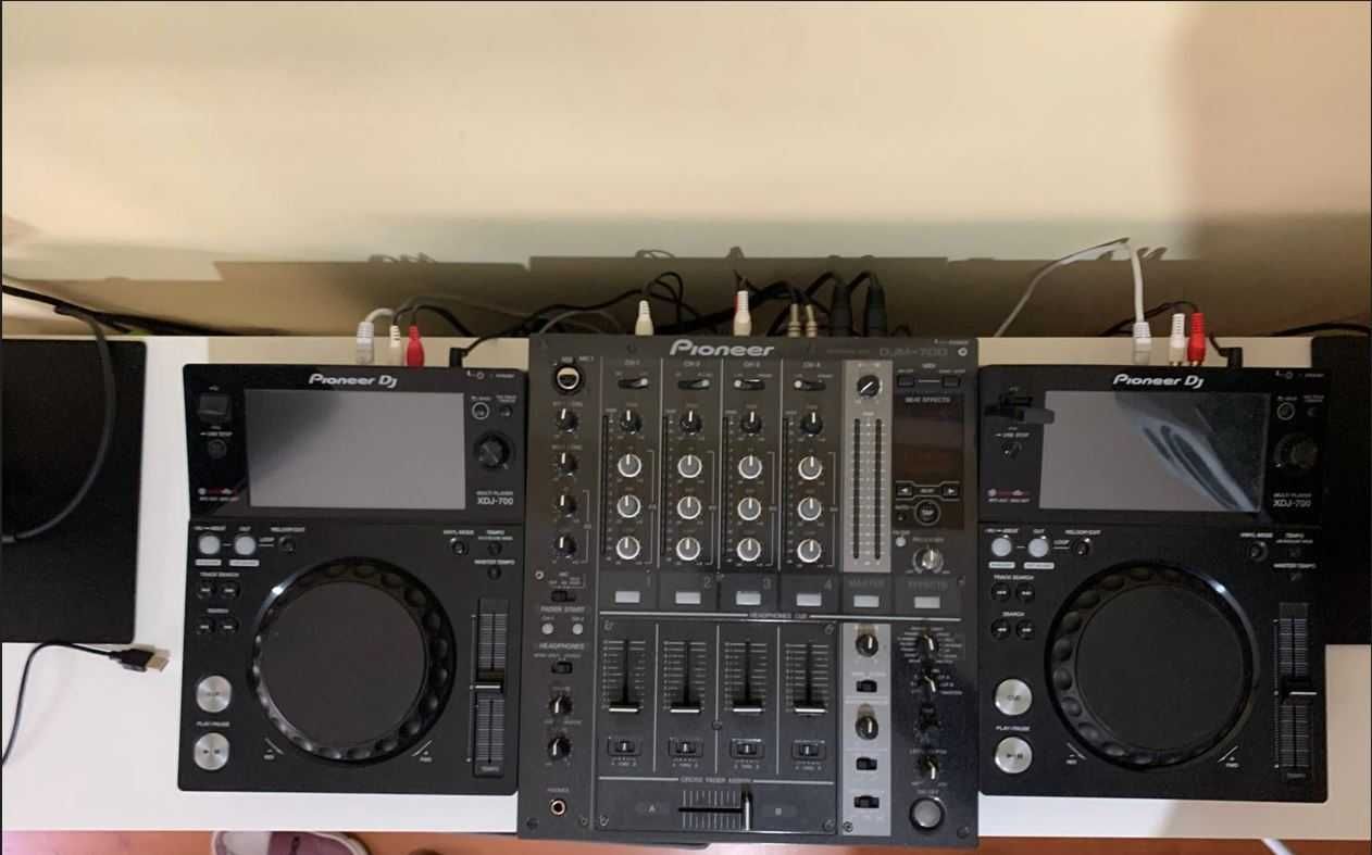 Par de XDJ 700 e DJM 700 em estado muito bom