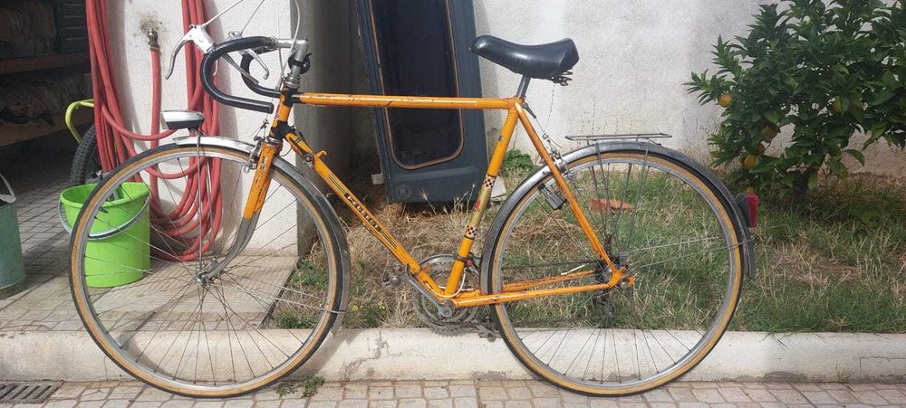 Bicicleta Peugeot randoneur vintage laranja roda 700c 28
Tamanho 56