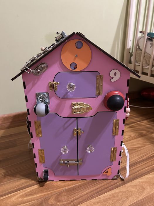 Бізі борд будинок