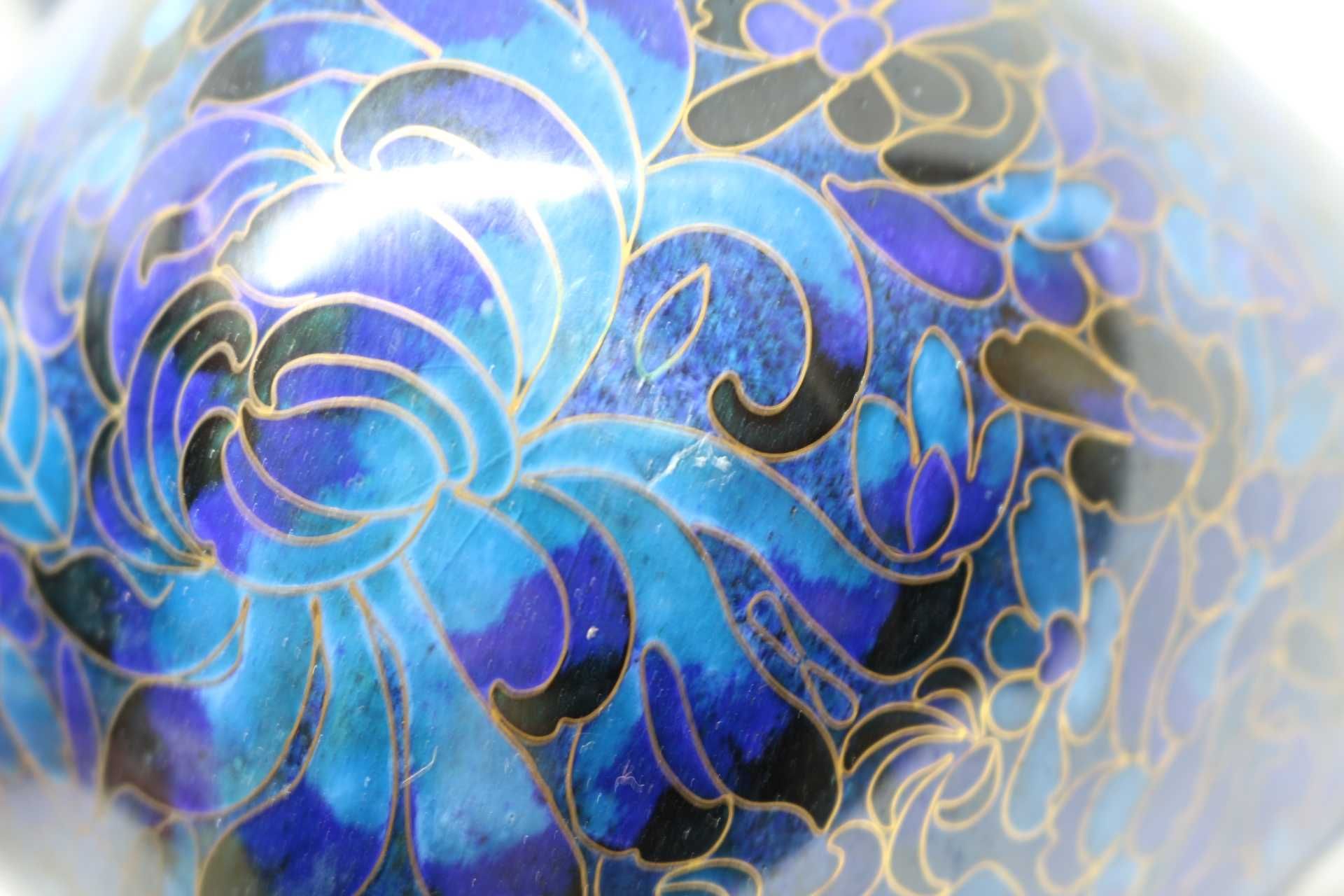 Par de Jarras Chinesa Metal Cloisonné 25 cm Azul Flores fio Dourado XX