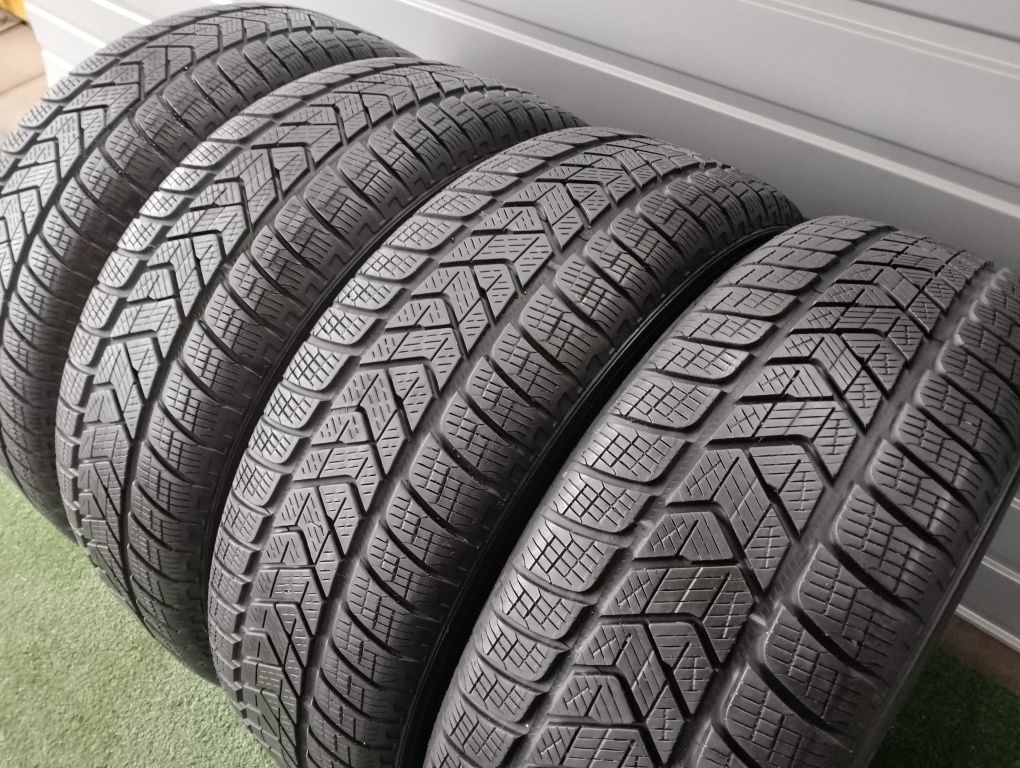 Zimowe Pirelli 215/65/17 nr142