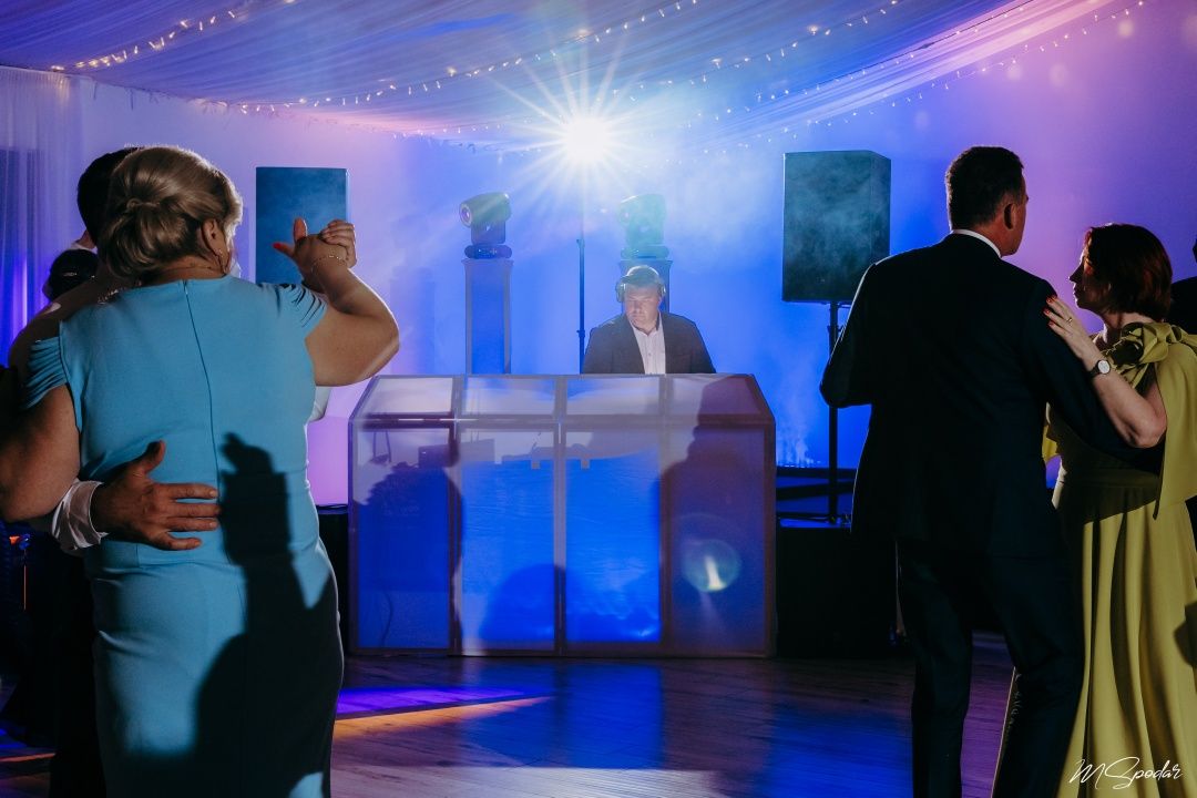 Dobry DJ na Wesele, Imprezę Firmową, Studniówkę, Urodziny.