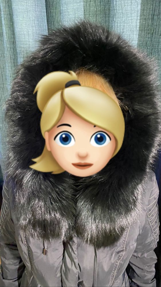 Черное красивое пальто с натуральным мехом
