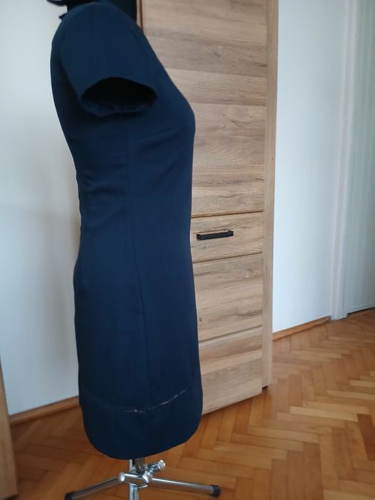 Elegancka sukienka Top  Secret  38 z kołnierzykiem granatowa