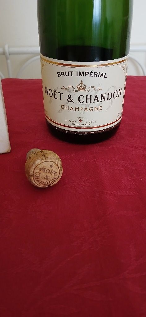 Garrafa Moet & Chandon, vazia