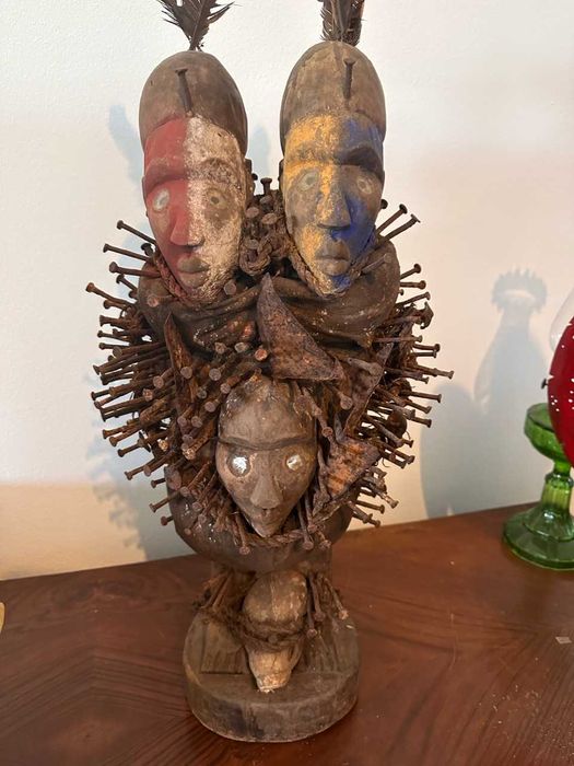 Raras e antigos móveis, arte, ouro, prata  terrinas loiça sacavém