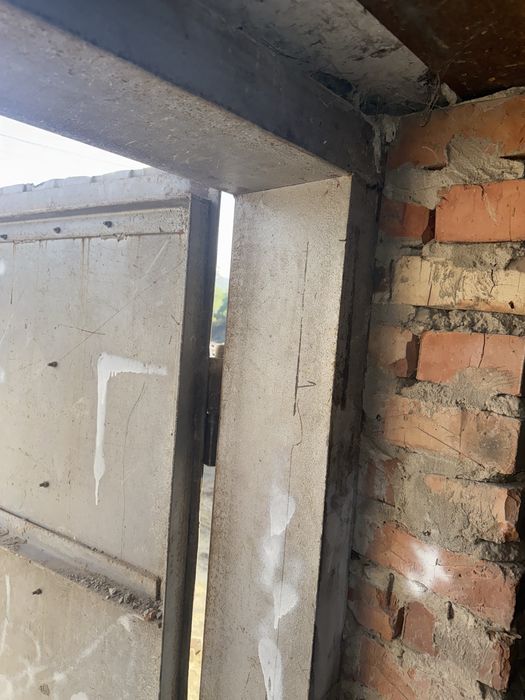 Гаражні ворота. Дуже крепкі. Рама зварена зі швелеоа 200х75