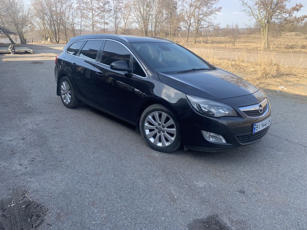 Astra j Універсал 2011 рік, 1.3 дизель