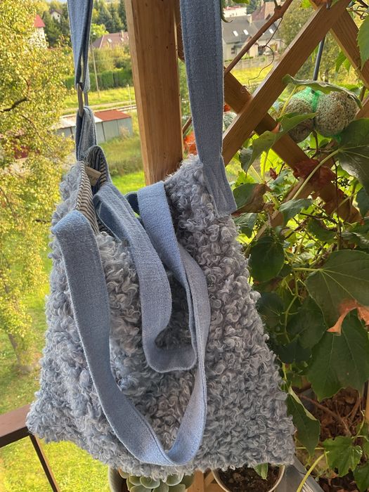 Niepowtarzalna torba shoperka w niebieskich tonacjach