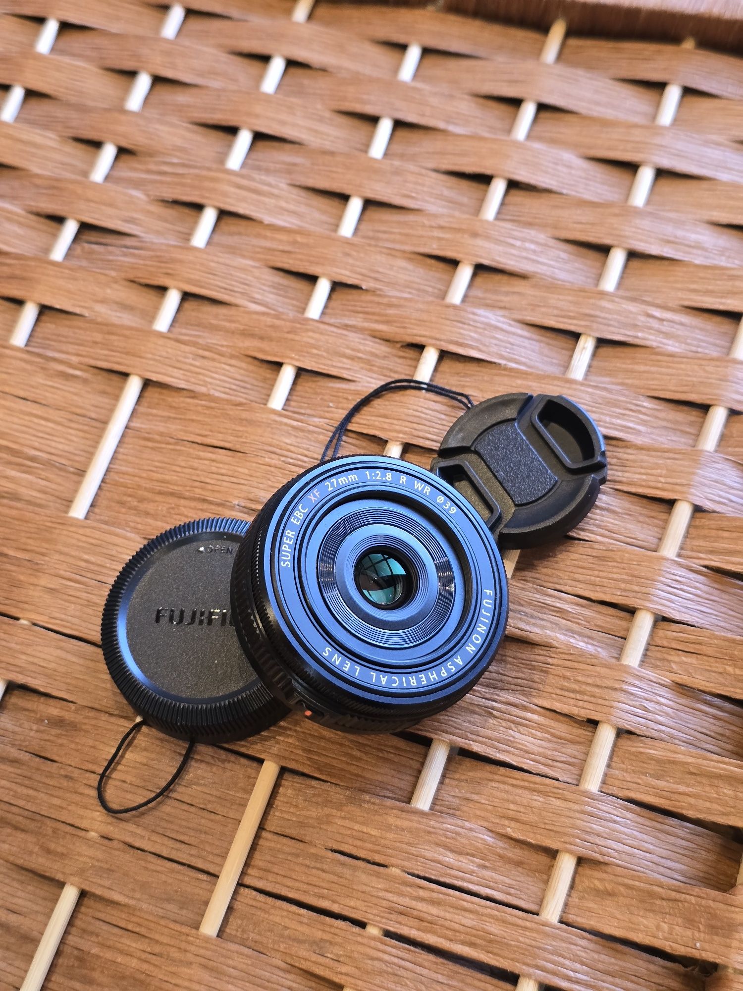 Fujifilm 27mm f2.8 WR. (Como vova)