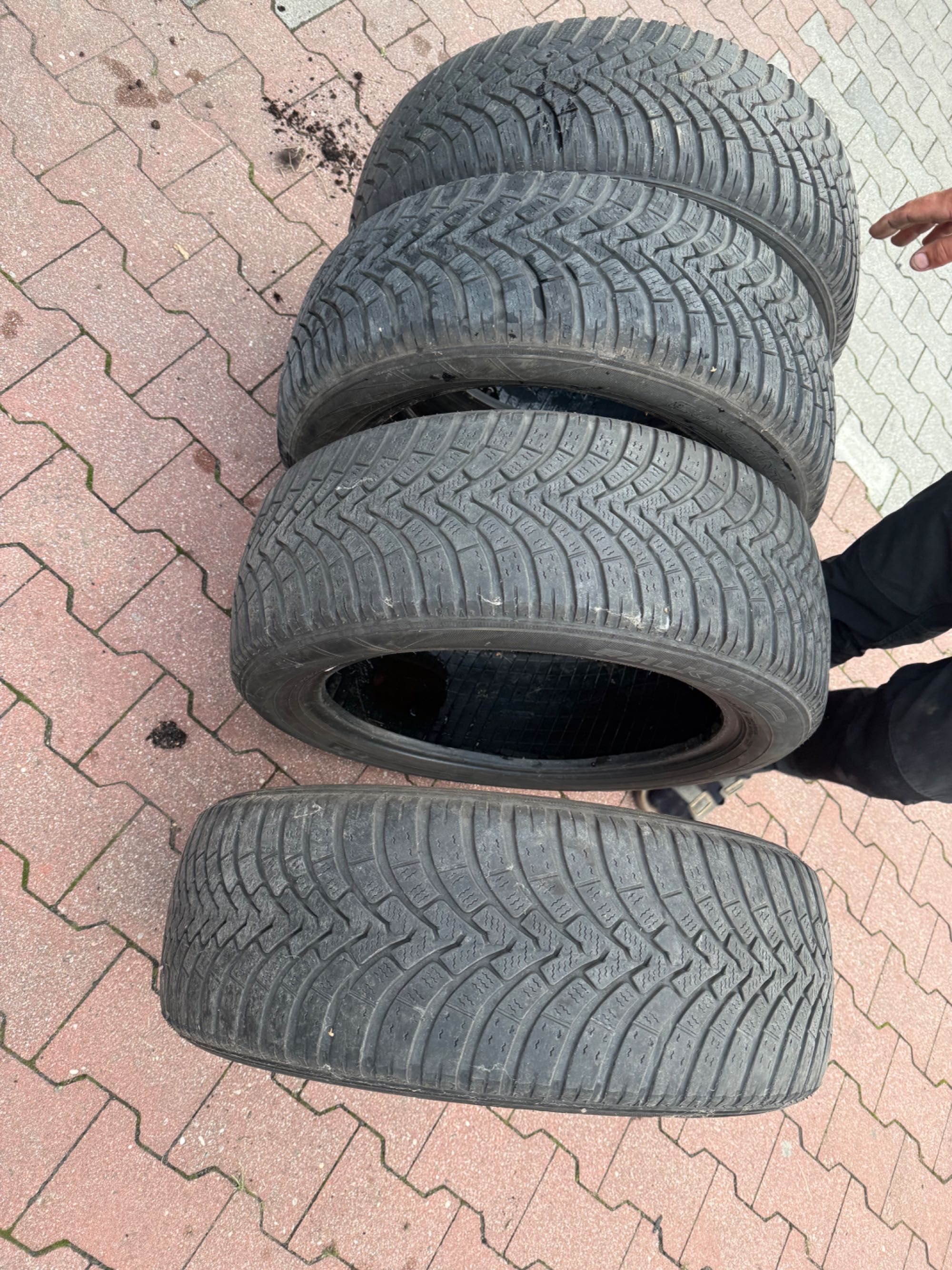 Opony Falken 215/55/18 Zimowe