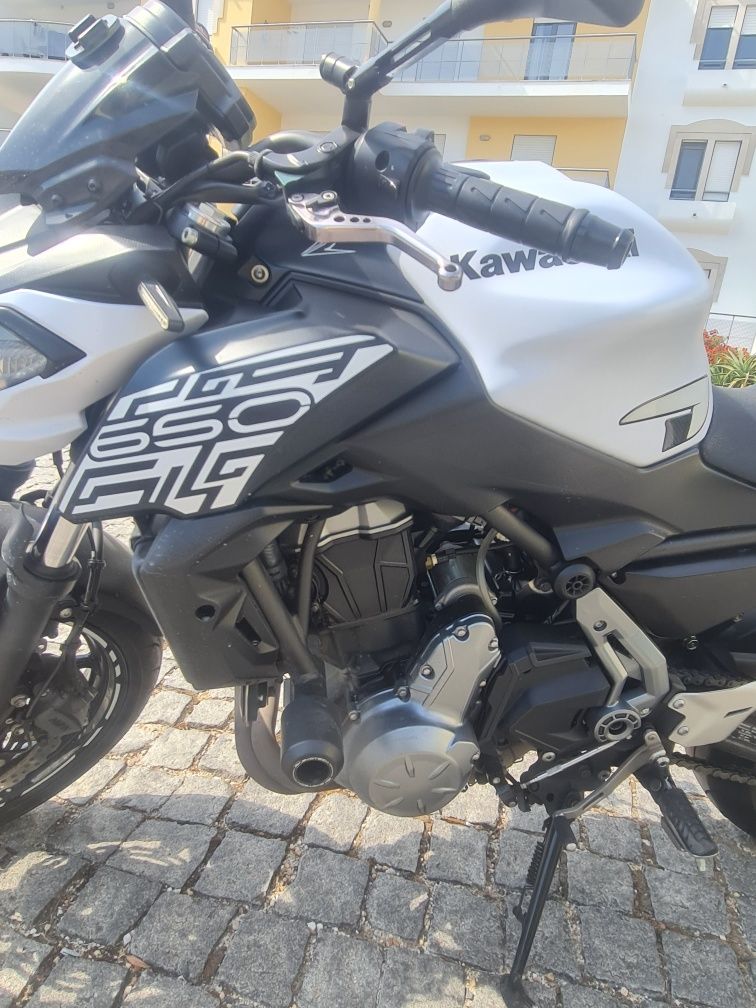 Kawasaki Z650 impecável
