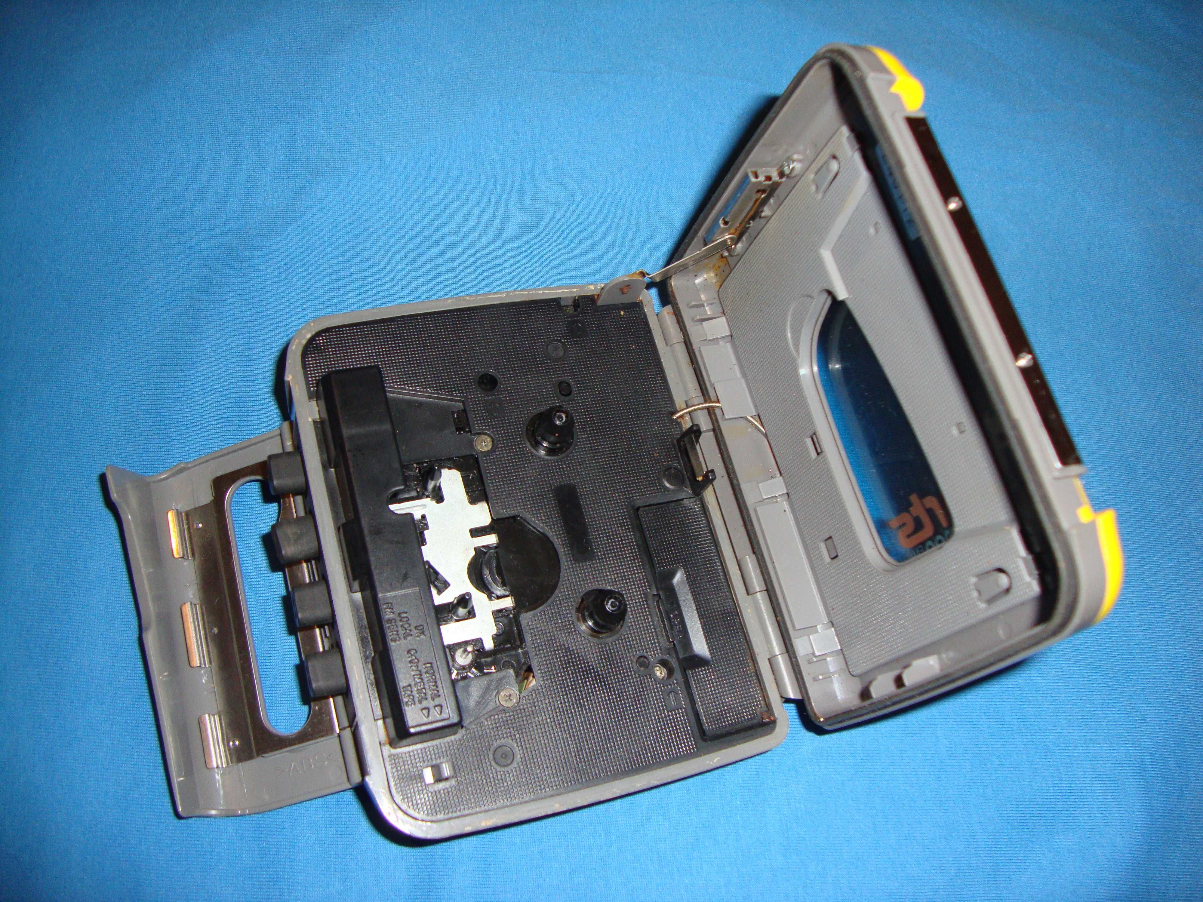 Винтажный кассетный плеер SONY Walkman Sports (WM-FS191) под ремонт