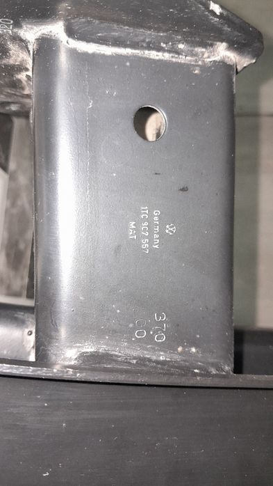 Підсилювач заднього бампера VW Touran