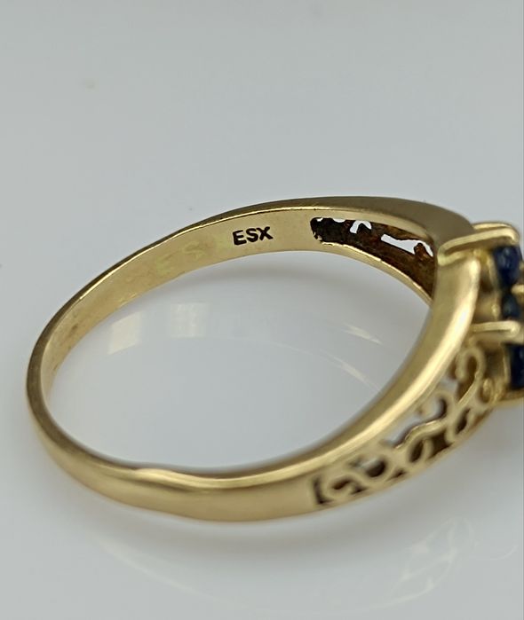 Золотое кольцо 585 пробы с сапфирами и бриллиантом