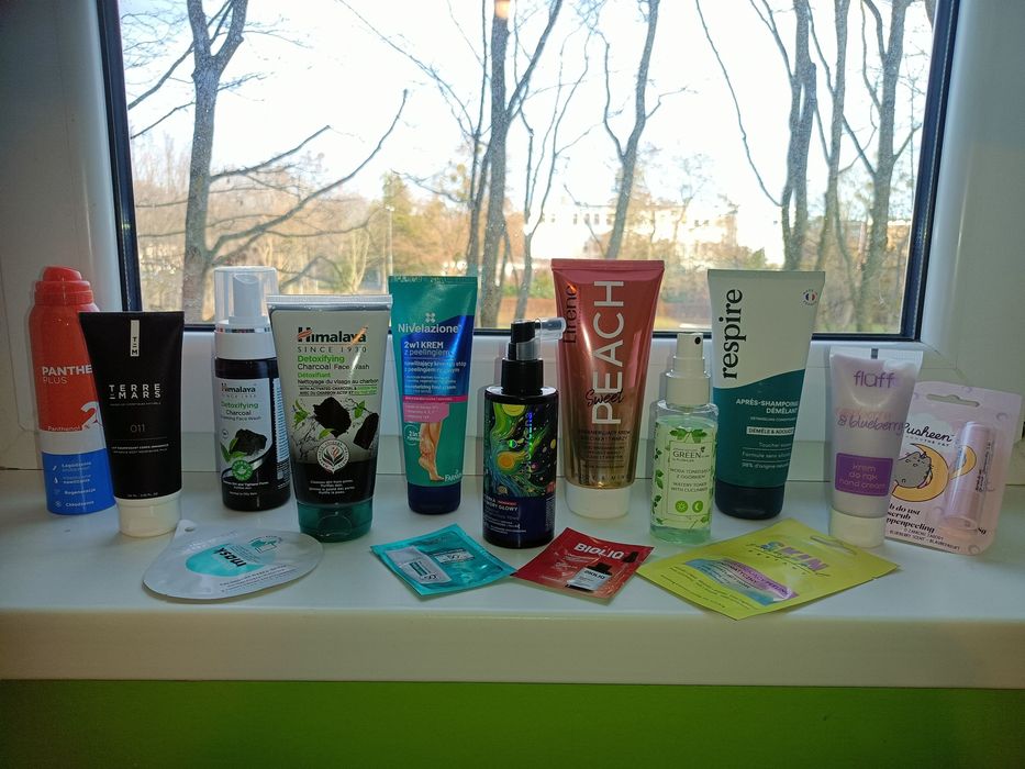 Zestaw nowych kosmetyków do pielęgnacji twarzy ciała i włosów