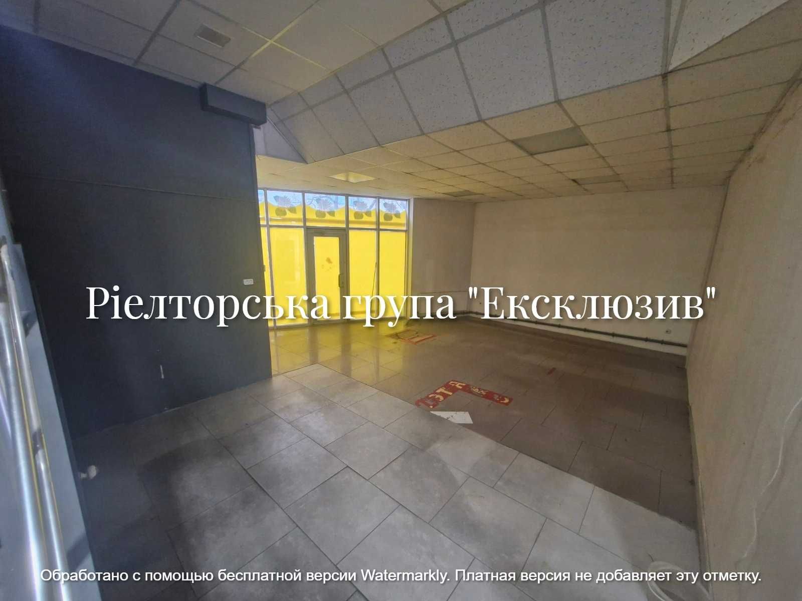 Приміщення на зупинці, густонаселений район