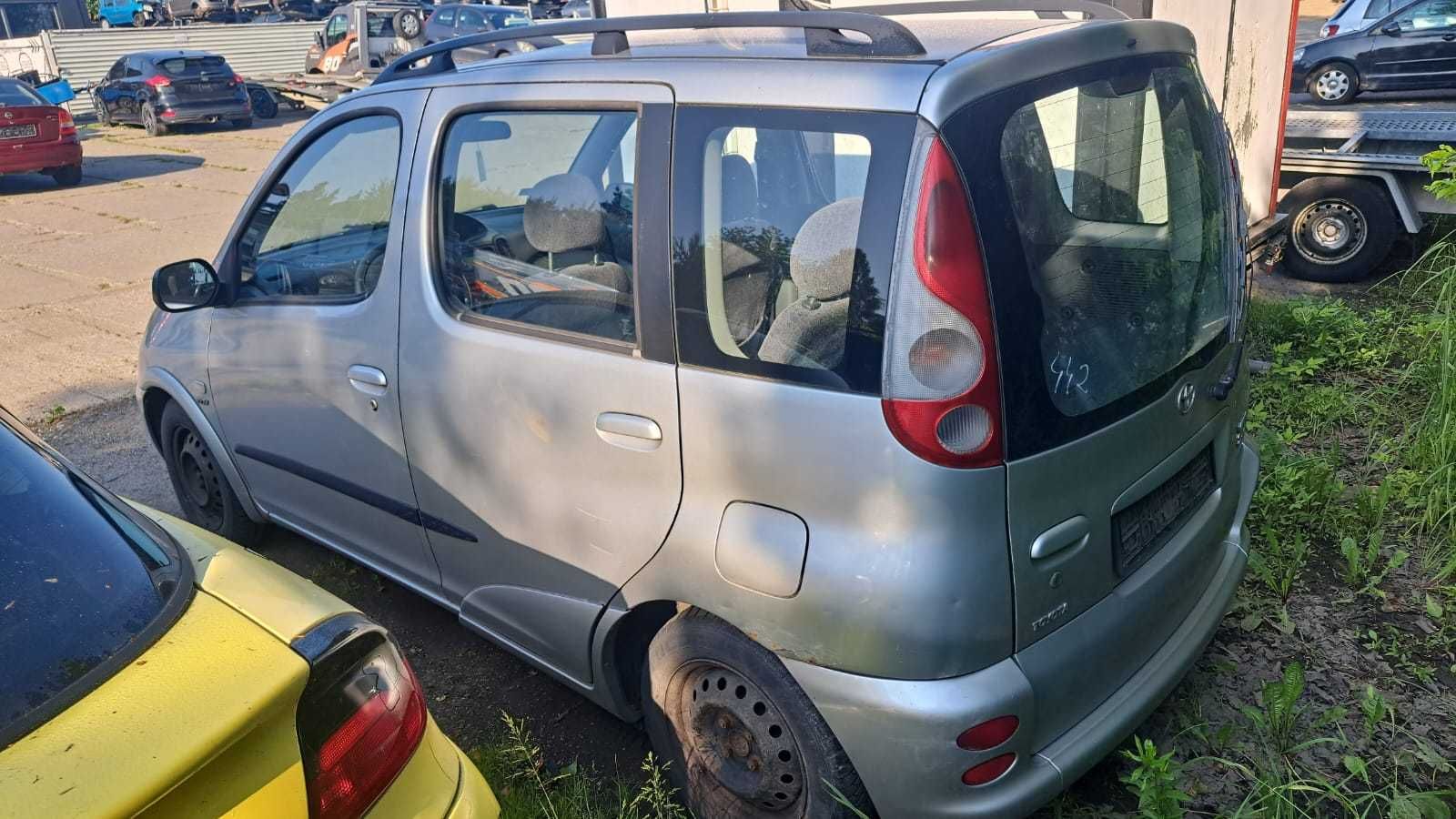 drzwi lewe tył Toyota Yaris I Verso