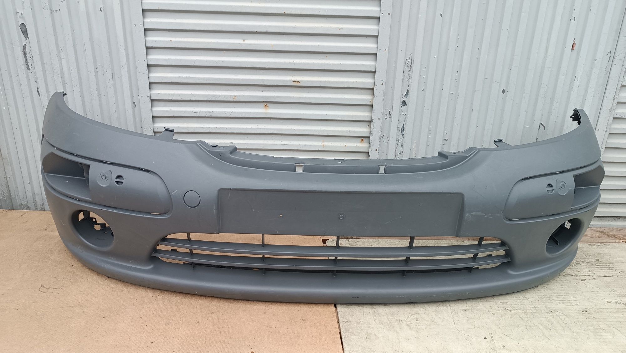 Vendo parachoque de frente citroen C3 ano 2002/05