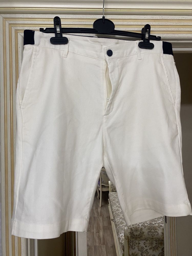 Белые мужские шорты ZARA новые из очень легкой ткани,размер  L