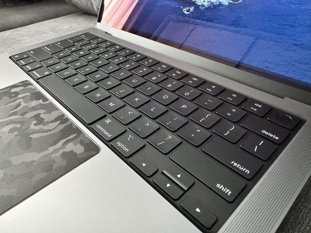 MacBook Pro M1 pro 14”, 512GB, 16GB RAM (jak nowy)