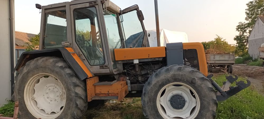 Ciągnik rolniczy renault