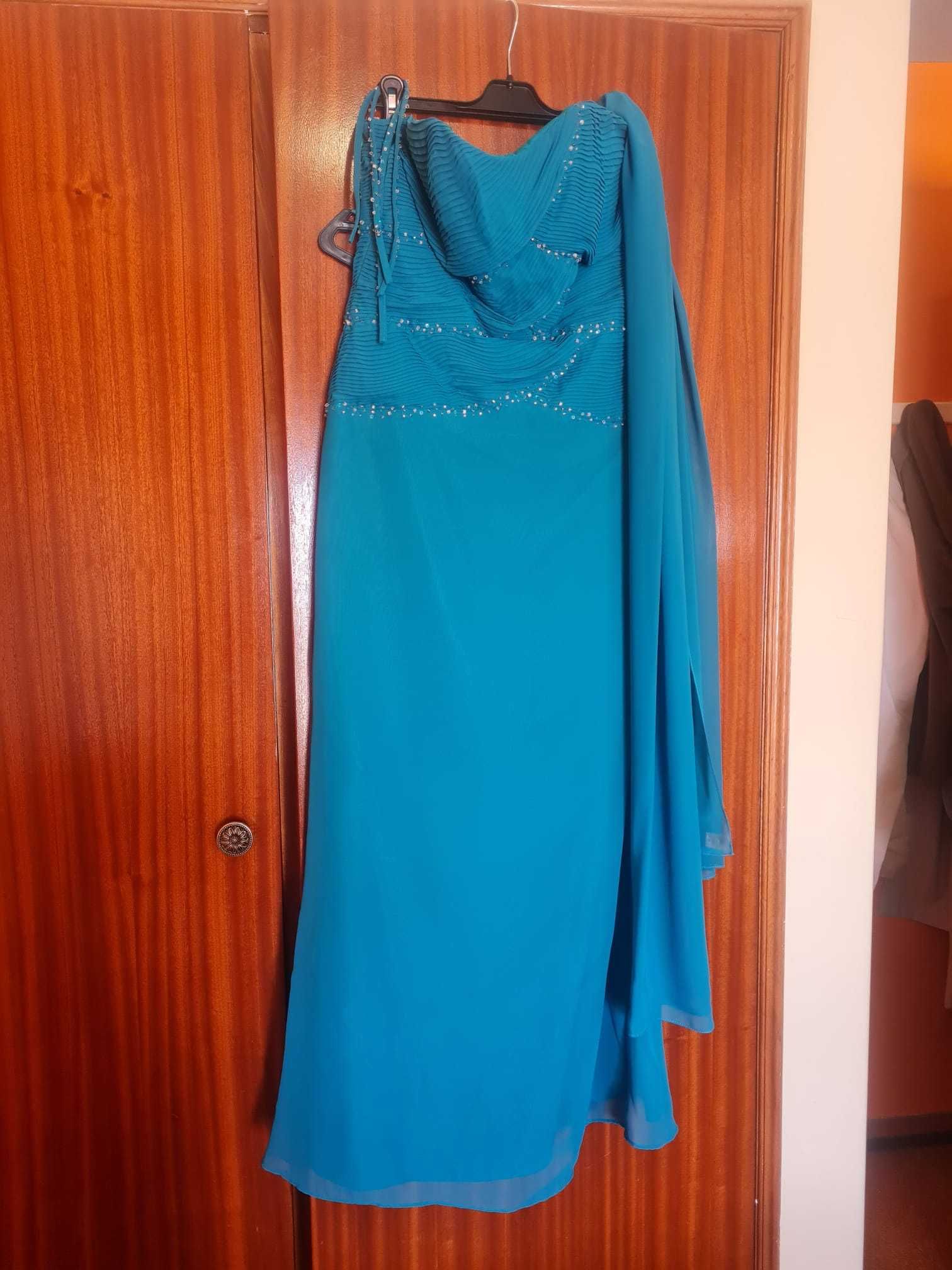 Vendo vestido mulher azul com oferta sapatos