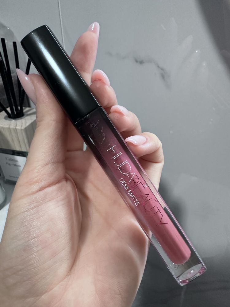 Pomadka Huda Beauty Demi Matte