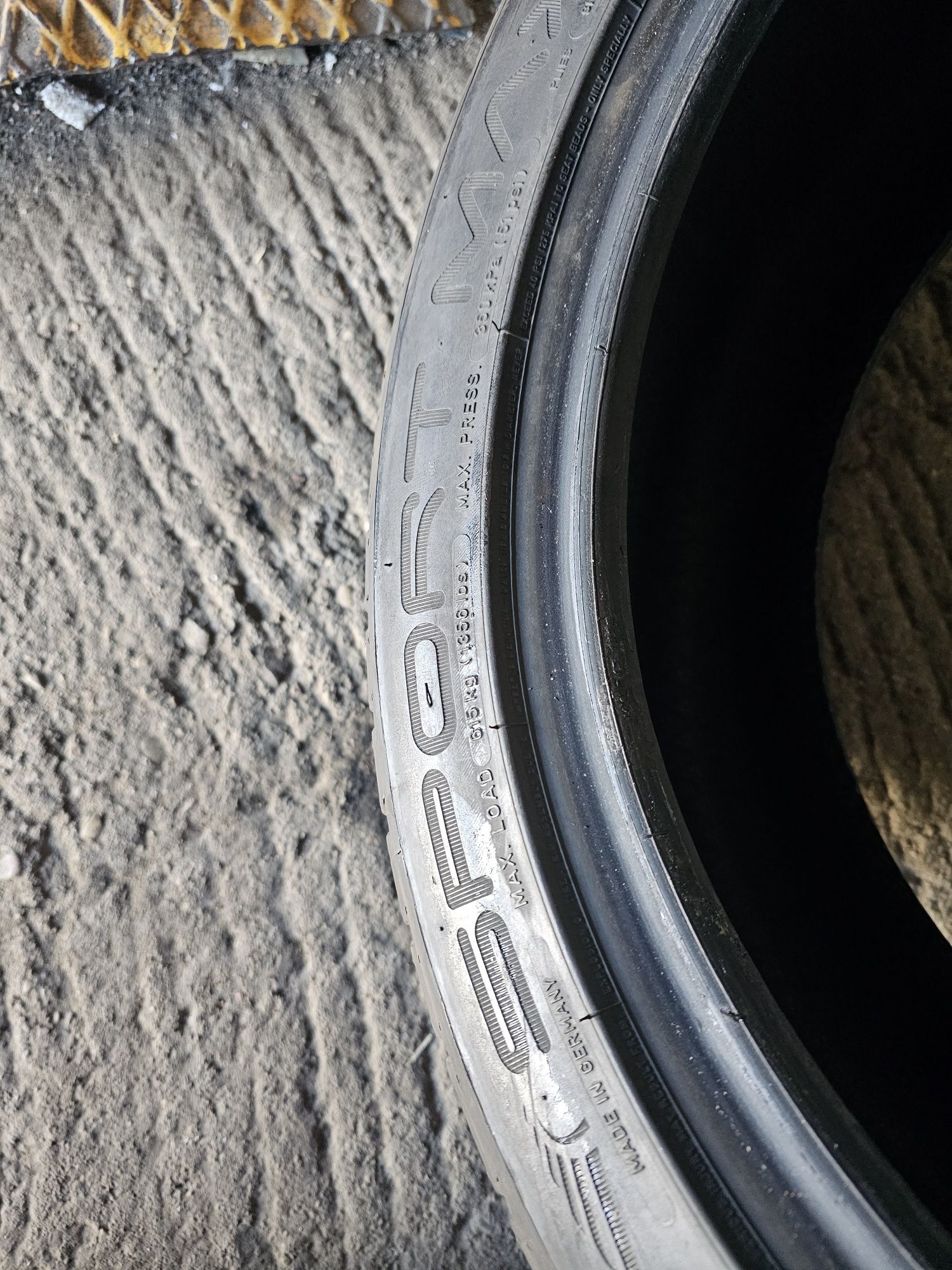 Opona 1szt Dunlop R17 225/45-8mm-20rok