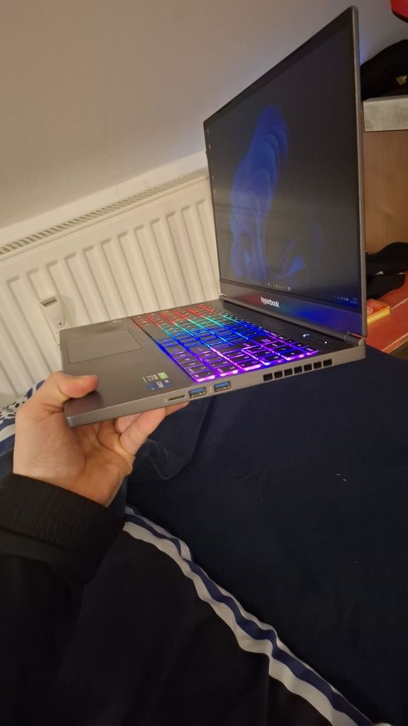 Hyperbook PulsarV15  RTX3O80 165W TGP, 64 Ram, i7 11800h