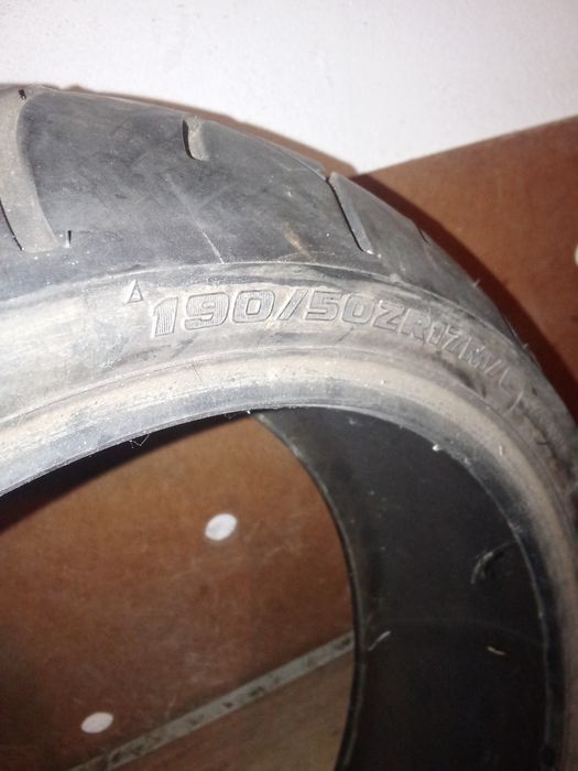 Pneus de mota de estrada