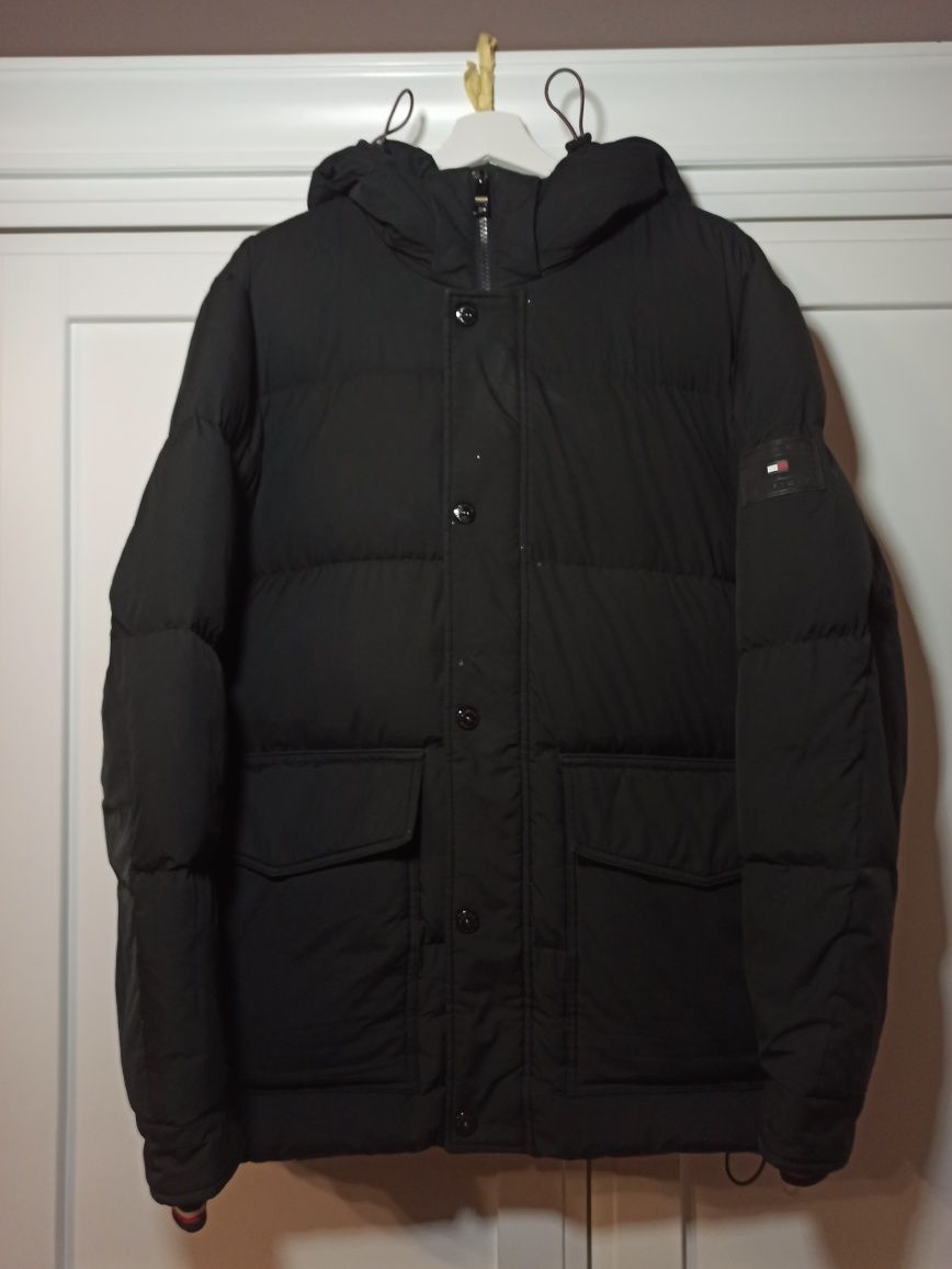 Tommy Hilfiger пуховик дутий куртка
Пуховик MW0MW27683 Чорний Regular