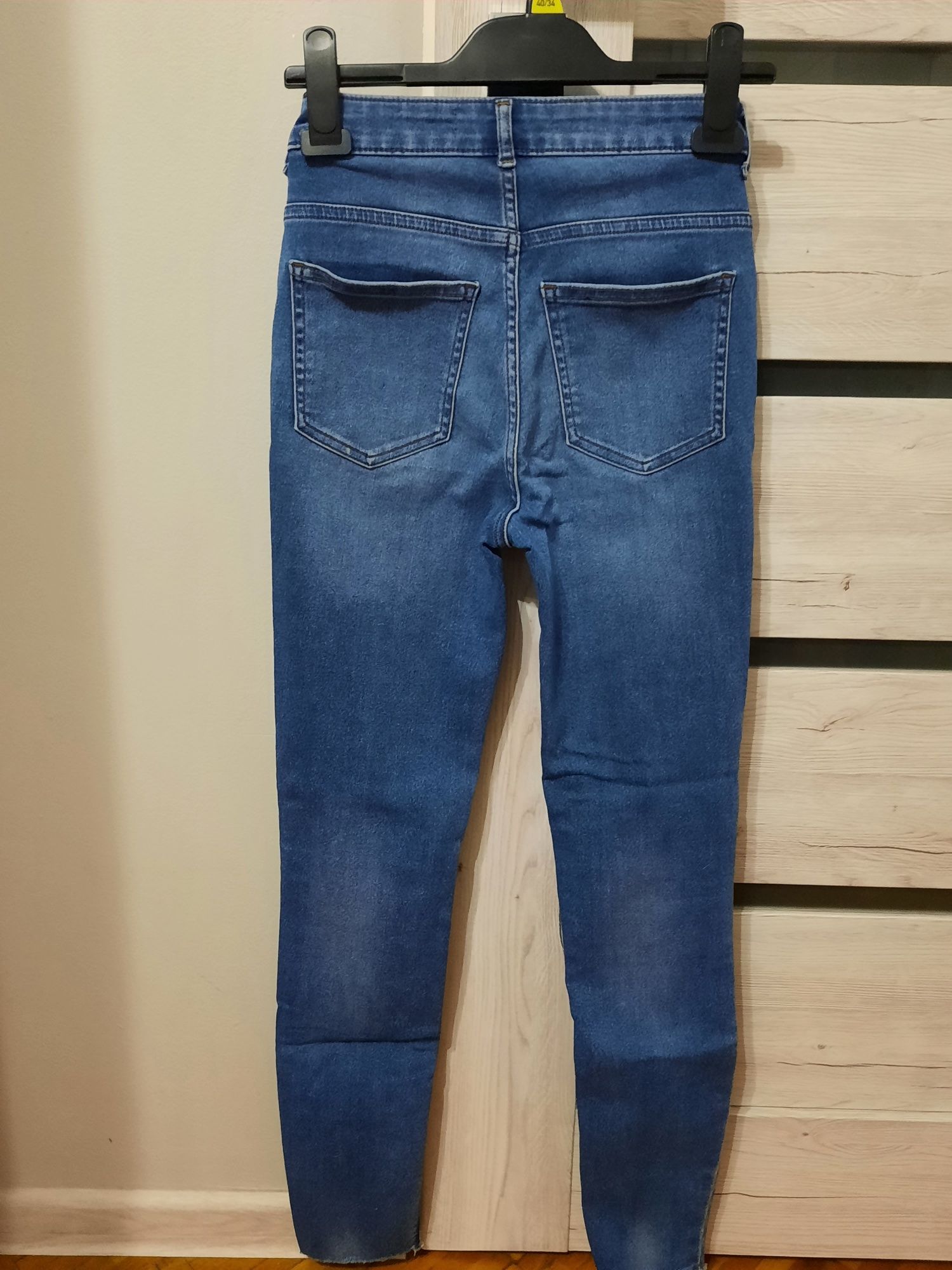 Spodnie jeans Cropp r. XS