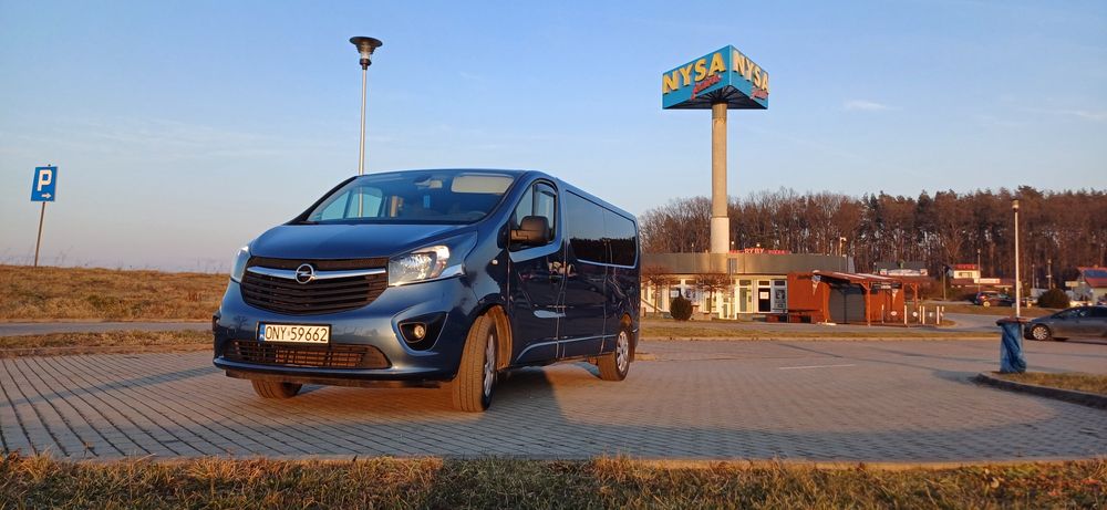 Wynajem busa 9-osobowego/ Przewóz osób/Transport/ Lotniska wesela