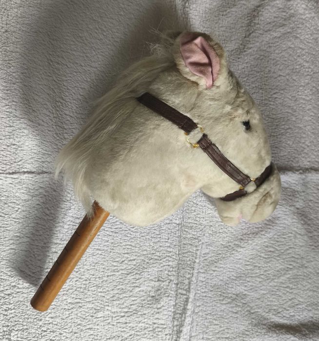 Cabeça de cavalo de brincar antigo