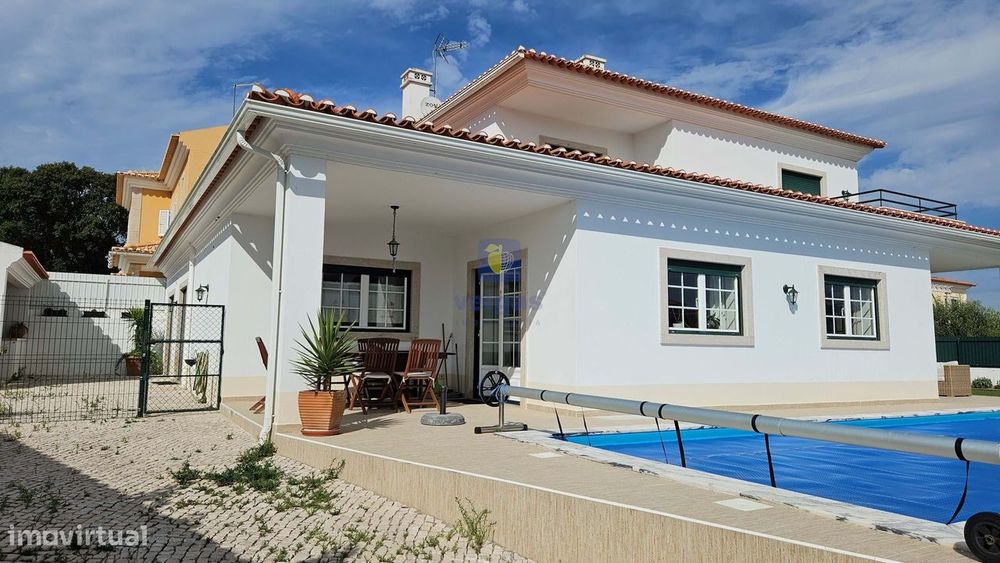 Moradia T6 Mobilada e Equipada,  c/ Piscina e Espaço Exterior!